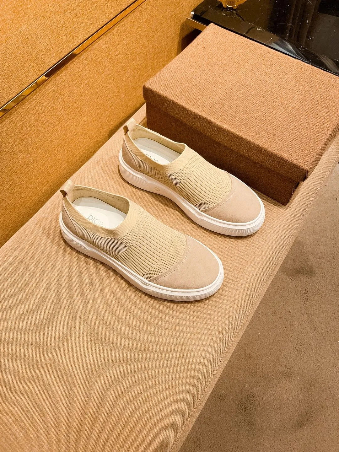 Men's shoes💰 400💰🔥【Dior】🔥Men's high-end brand of shoes official website 1:1 latest masterpiece: the upper is made of Italian imported first-layer cowhide with a comfortable and breathable lining➕original non-slip and wear-resistant outsole🔥, making walking more convenient and comfortable! An exclusive new model, a stunning work, a beautiful 1:1 replica [color] compared to the official quality! Create a fashionable personality to set off your uniqueness! A must-have for trendy men! Classic 🔥Size: 38-44 Color: 🔥 3⃣️colors available🔥
